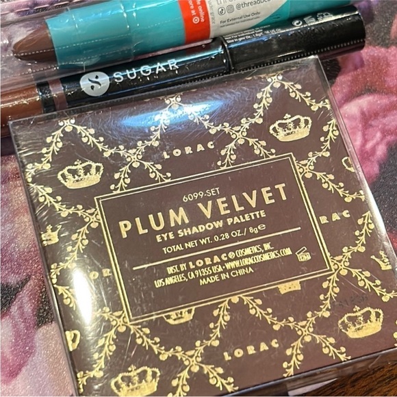 LORAC Plum Velvet + Gold Satin Eye Shadow Palettes + Extras - Picture 7 of 9
